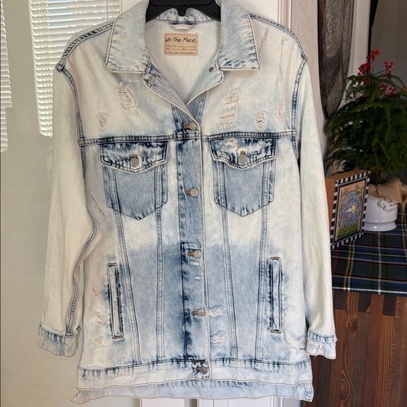 Free People We the Free Destroyed Long & Lean Denim Trucker Jacket Size XS EUC - Picture 5 of 10